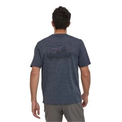 PATAGONIA M'S CAP COOL DAILY GRAPHIC SHIRT '73 SKYLINE: SMOLDER BLUE X-DYE 23 7 PATAGONIA M'S CAP COOL DAILY GRAPHIC SHIRT '73 SKYLINE: SMOLDER BLUE X-DYE 23 -Magasin de matériel d'alpinisme 9 105168 m s cap cool daily graphic shirt 73 skyline smolder blue x dye 45235 skyx 03