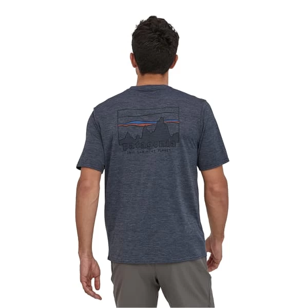 PATAGONIA M'S CAP COOL DAILY GRAPHIC SHIRT '73 SKYLINE: SMOLDER BLUE X-DYE 23 5 PATAGONIA M'S CAP COOL DAILY GRAPHIC SHIRT '73 SKYLINE: SMOLDER BLUE X-DYE 23 – Image 3