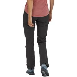 PATAGONIA W'S POINT PEAK TRAIL PANTS REG BLACK 23 -Magasin de matériel d'alpinisme 9 110472 w s point peak trail pants reg black blk 21155 blk 03