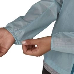 PATAGONIA W'S HOUDINI JKT STEAM BLUE 23 -Magasin de matériel d'alpinisme 9 126681 24147 stme 05