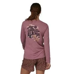 PATAGONIA W'S L/S CAP COOL DAILY GRAPHIC SHIRT - LANDS ACROSS THE TRAIL: EVENING MAUVE X-DYE 23 -Magasin de matériel d'alpinisme 9 126849 45165 aemx 05