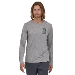 PATAGONIA M'S L/S CAP COOL DAILY GRAPHIC SHIRT SPIRITED SEASONS FEATHER GREY 23 -Magasin de matériel d'alpinisme 9 128226 45190 ssfy 04